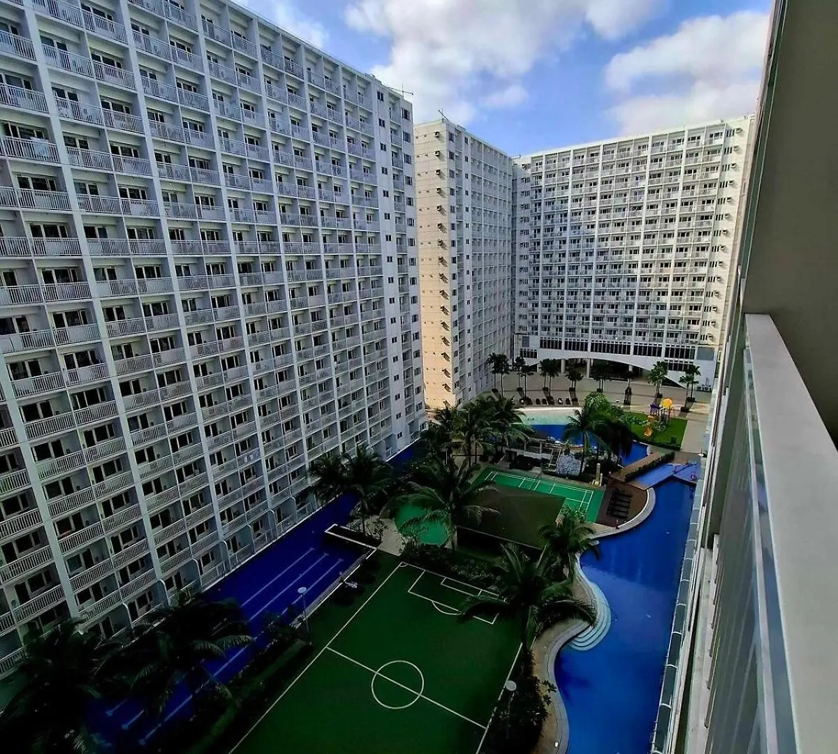 Wooden Style Amenities View Apartment Manila