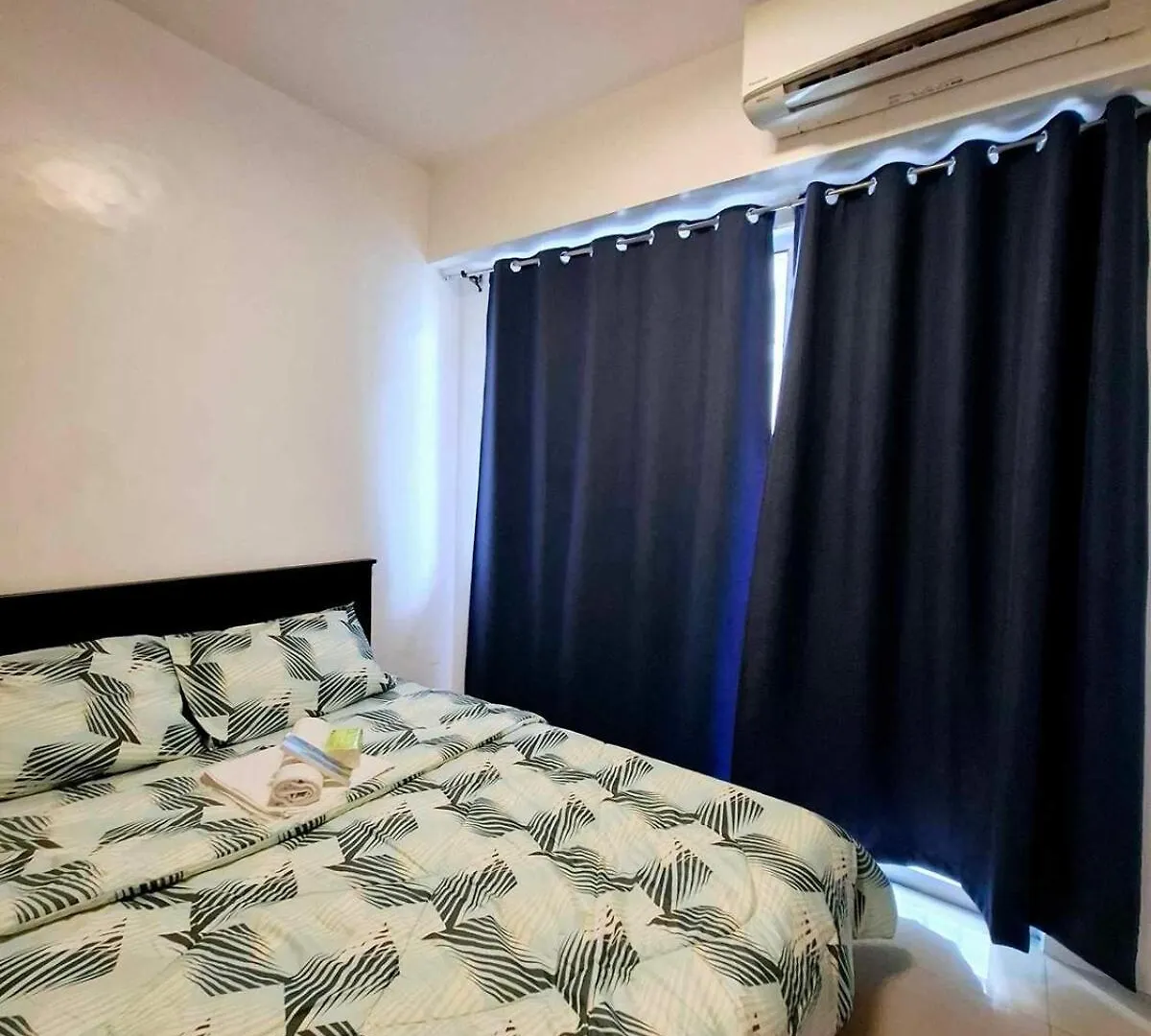 Wooden Style Amenities View Apartment Manila