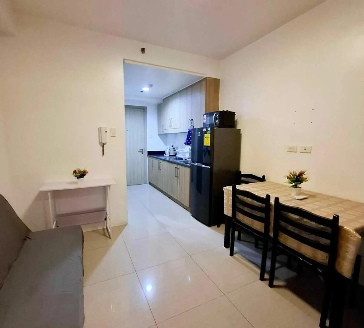 Wooden Style Amenities View Apartment Manila